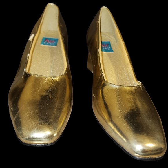 Air Flex Gold Faux Leather Women's Pump, Size 11M - Unused with Damaged Exterior - Picture 1 of 8